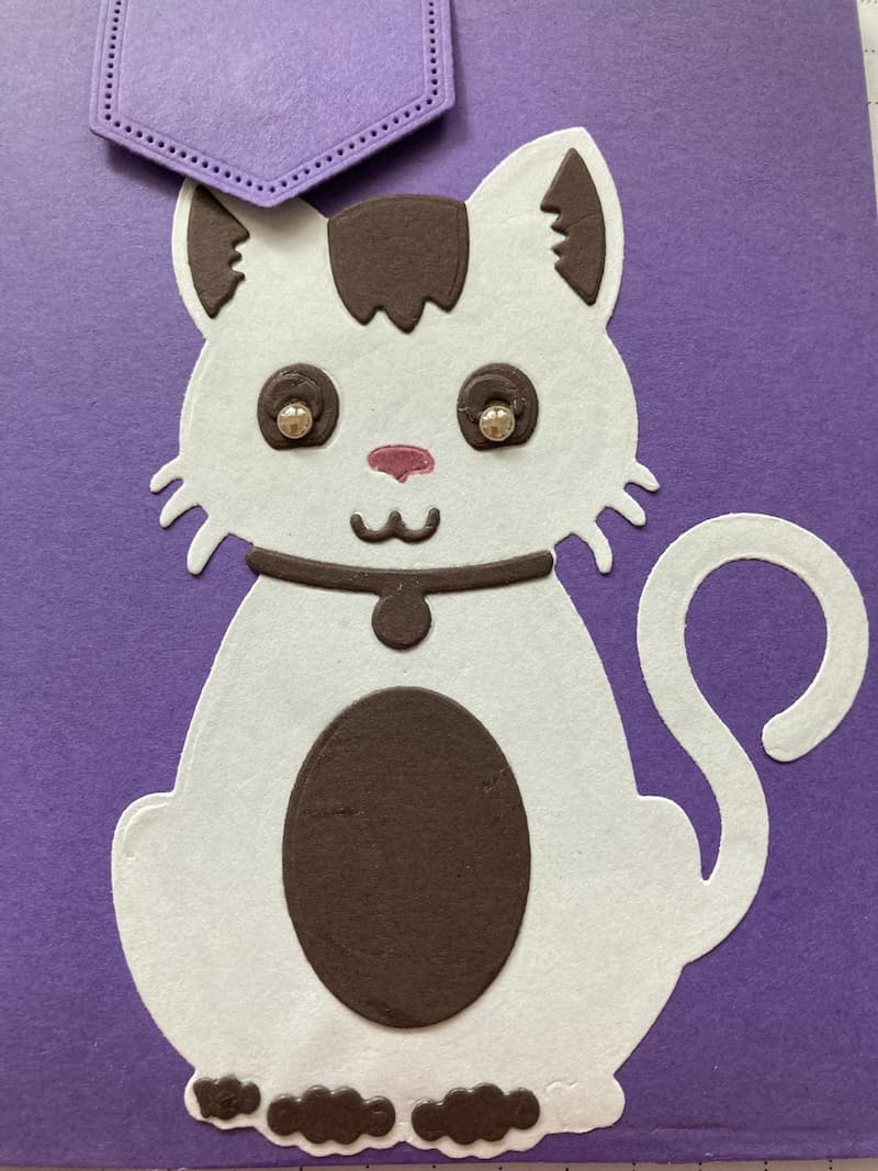 Katze aus Papier gebastelt