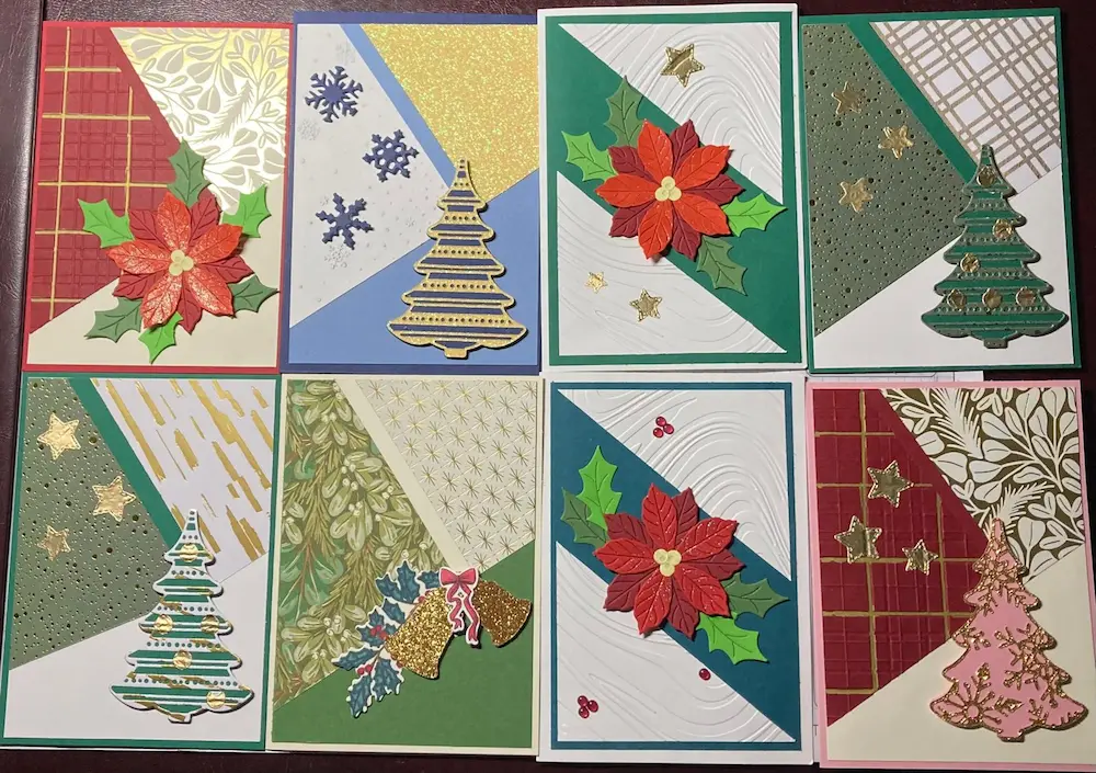 Eine Collage aus verschieden selbstgemachten Karten mit Weihnachtsmotiven, wie Beispielsweise Tannenbäume, Winterblumen.