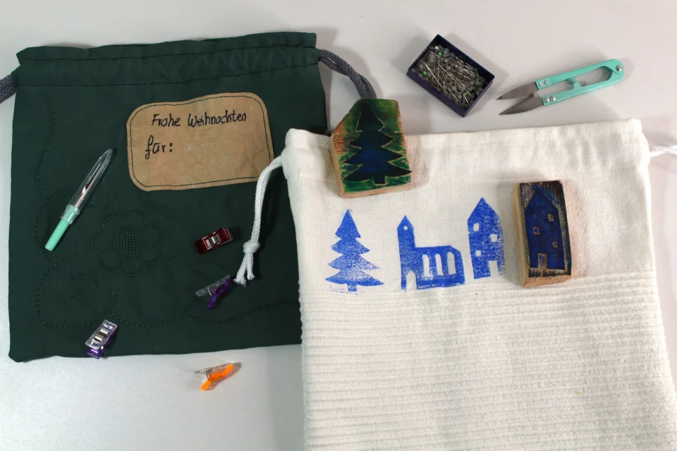 Ein selbstgenähter Beutel ist zu sehen.