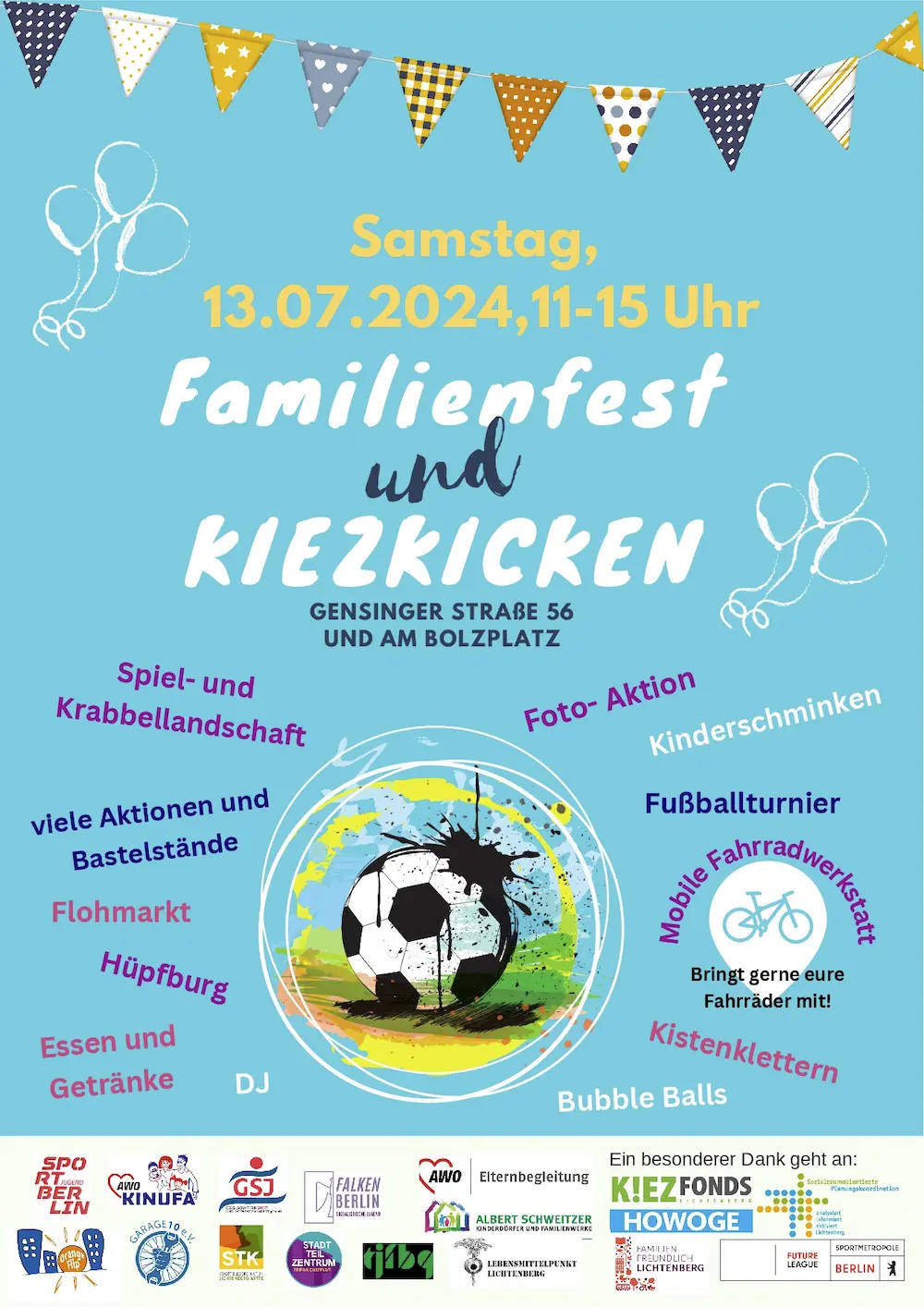 Plakat für Familienfest und Kiez kicken. Auflistung der Angebote: Spiel- und Krabbelllandschaft, viele Aktionen und Bastelstände, Flohmarkt, Hüpfburg, Essen und Getränke, DJ, Fotoaktion, Kinderschminken. Ein Bild von einem Fußball und die Namen der teilnehmenden Organisationen.